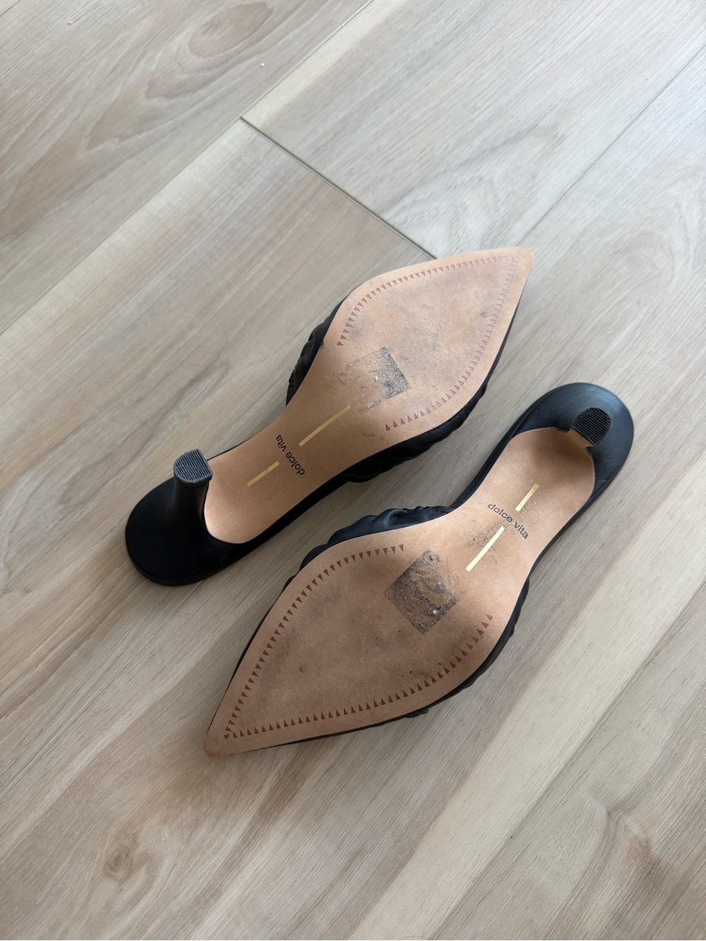Dolce Vita Black Ruched Pointed-Toe Mule Heels - Picture 4 of 5